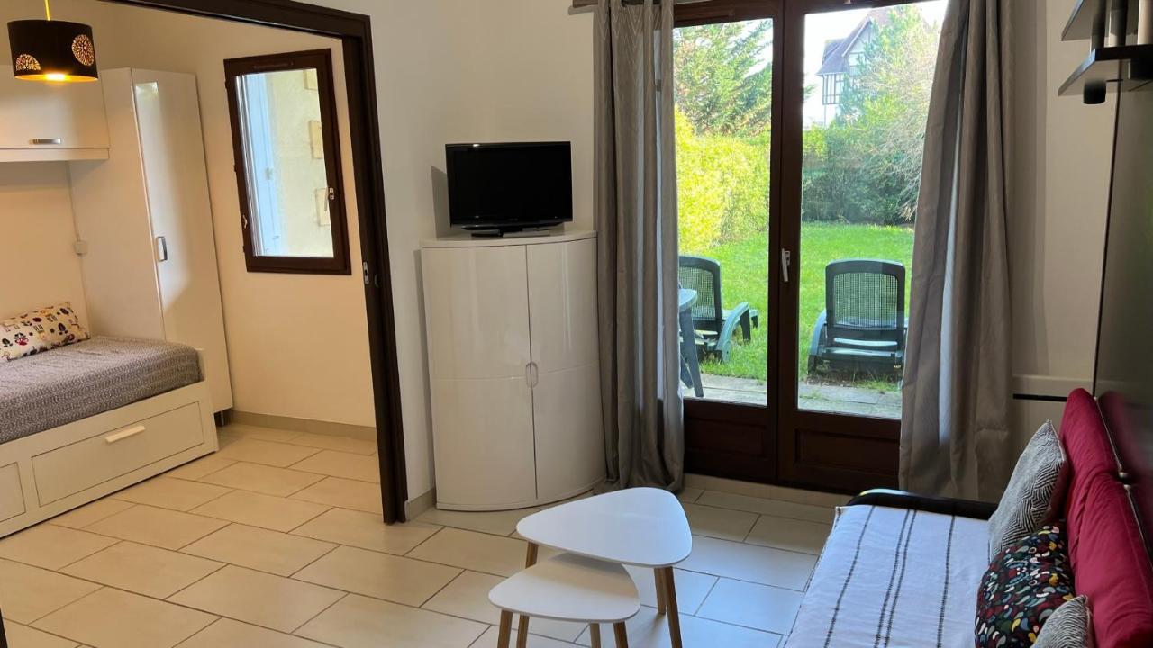 Appartement 2 Pieces Rez-De-Jardin A 2 Pas De La Plage Et De La Thalasso Cabourg Exterior foto